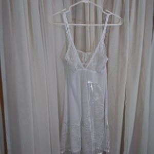 Beautiful White Nightgown Roses Lace
